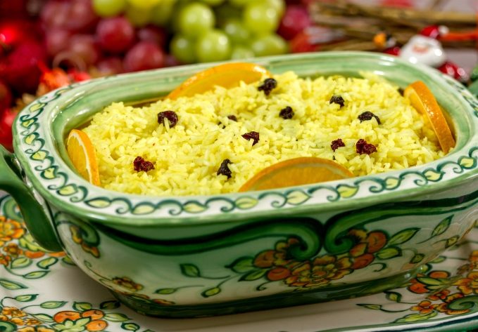 Arroz com laranja e passas