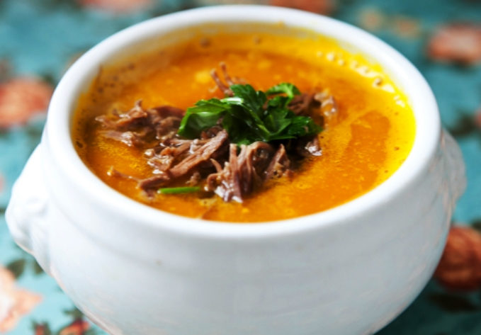 Caldo de abóbora com carne seca