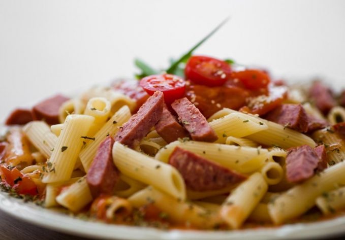 Macarrão com Calabresa na panela de pressão