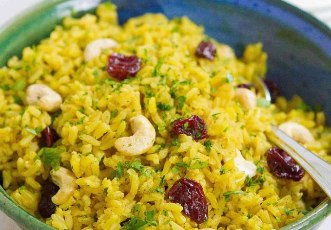 arroz-com-acafrao-castanhas-e-cerejas-desidratadas